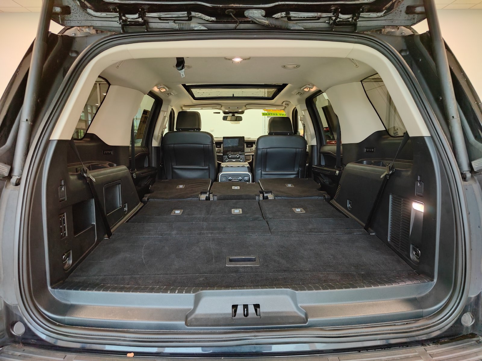 Used 2023 Ford Expedition XLT AWD/4WD image 16