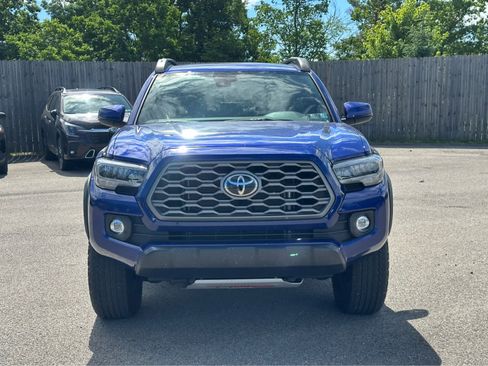 Used 2023 Toyota Tacoma TRD Off-Road w/ Technology Package AWD/4WD image 2
