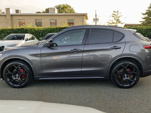 Used 2023 Alfa Romeo Stelvio Veloce AWD/4WD image 4