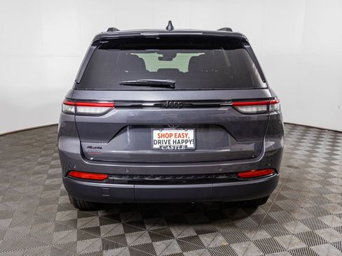 New 2025 Jeep Grand Cherokee Altitude image 10