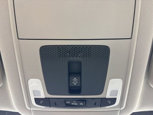 Used 2025 Honda CR-V EX-L image 16