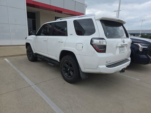 Used 2018 Toyota 4Runner SR5 Premium image 3