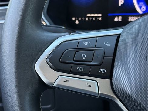 Certified 2023 Volkswagen Tiguan SE w/ Panoramic Sunroof Package image 11