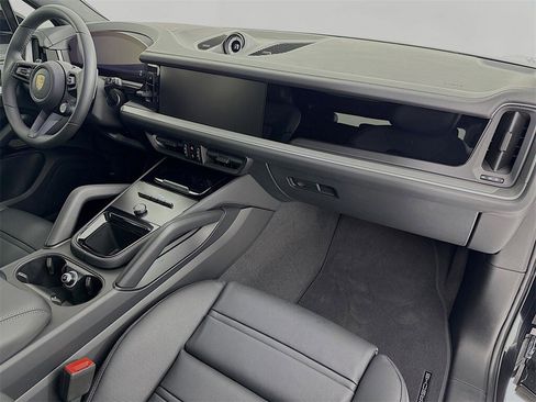 New 2026 Porsche Cayenne image 33