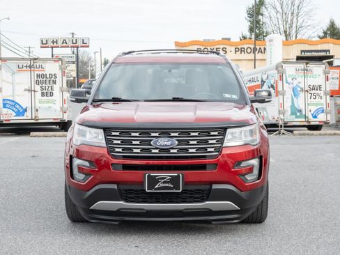 Used 2016 Ford Explorer XLT w/ Equipment Group 202A image 5