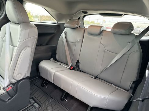 Certified 2025 Toyota Sienna XLE image 26