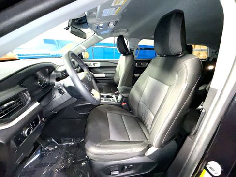 Used 2023 Ford Explorer XLT AWD/4WD image 24