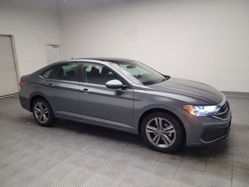 Used 2024 Volkswagen Jetta SE FWD image 11