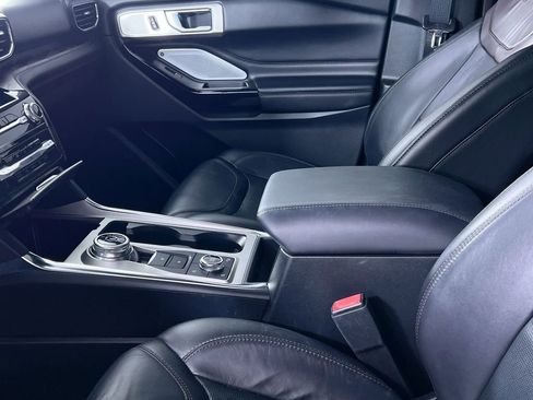 Used 2022 Ford Explorer Platinum w/ Equipment Group 601A image 23