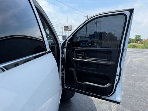 Used 2013 RAM 2500 Tradesman w/ Chrome Appearance Group image 30