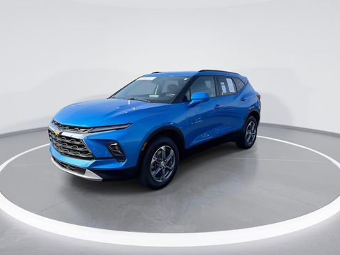 Used 2024 Chevrolet Blazer LT w/ Convenience Package FWD image 4