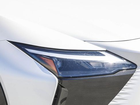 Used 2025 Lexus RZ 300e w/ Accessory Package (2T) image 8