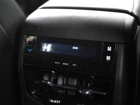 Used 2023 Jeep Grand Cherokee L Laredo image 18