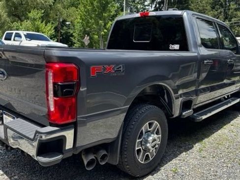 Used 2024 Ford F250 Lariat AWD/4WD image 9