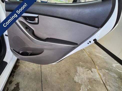 Used 2016 Hyundai Elantra SE FWD image 19