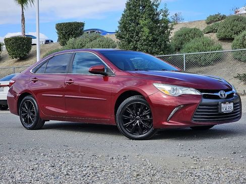 Used 2017 Toyota Camry XLE image 3