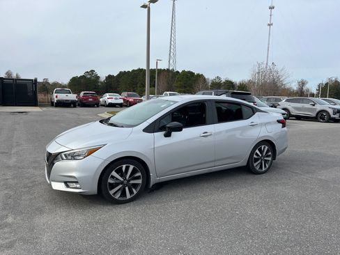 Used 2020 Nissan Versa SR image 5