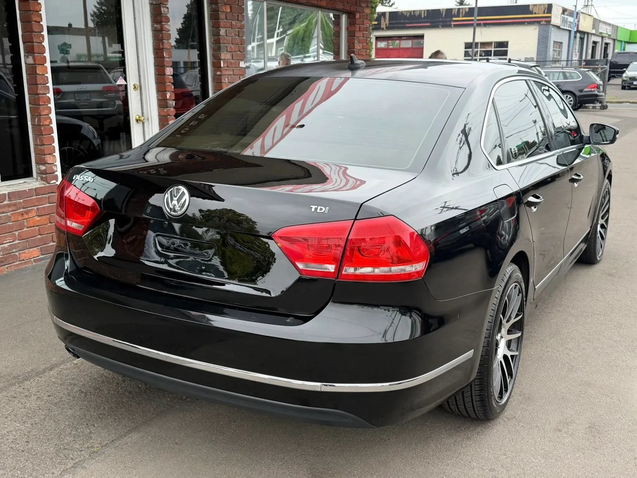 Used 2014 Volkswagen Passat TDI SE FWD image 3