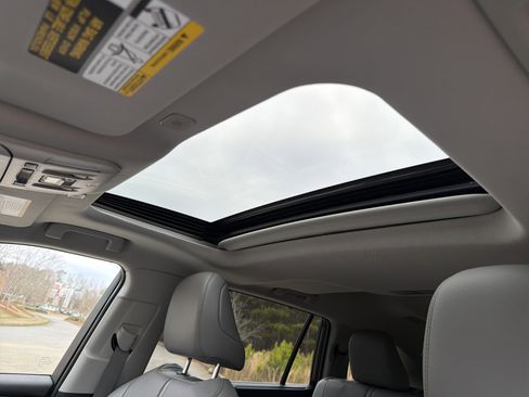 Used 2023 Toyota Highlander Limited image 32