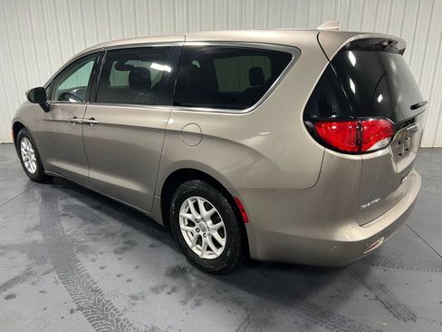 Used 2017 Chrysler Pacifica LX image 16