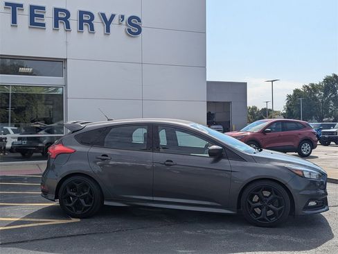 Used 2018 Ford Focus ST image 2