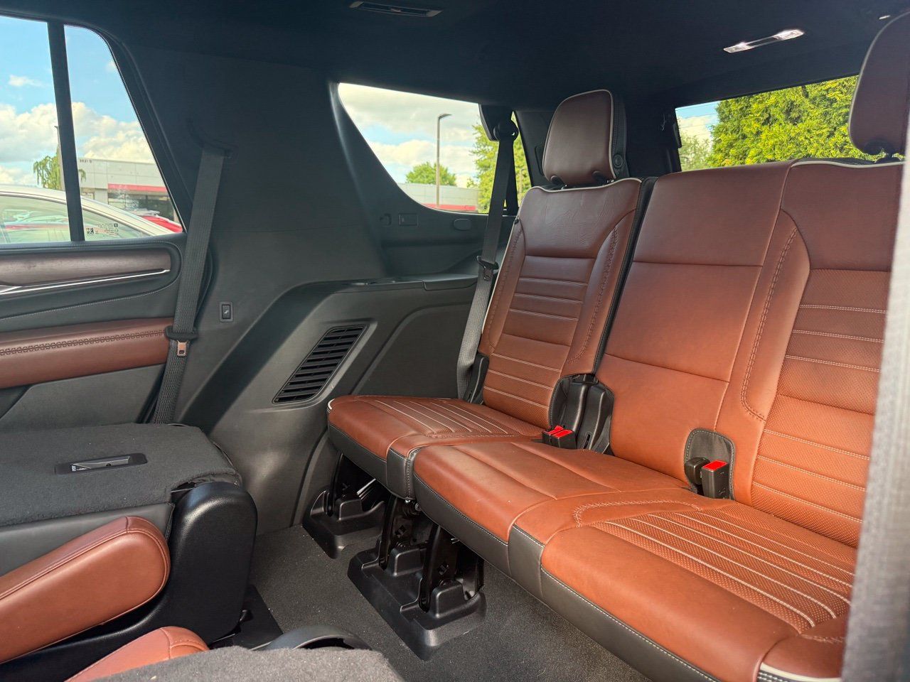 Used 2024 GMC Yukon Denali Ultimate AWD/4WD image 20