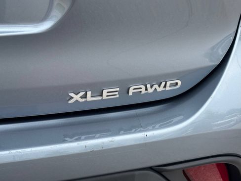 Used 2023 Toyota Highlander XLE AWD/4WD image 11