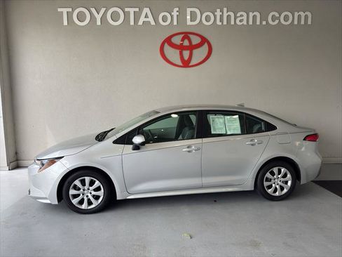 Certified 2025 Toyota Corolla LE FWD image 1