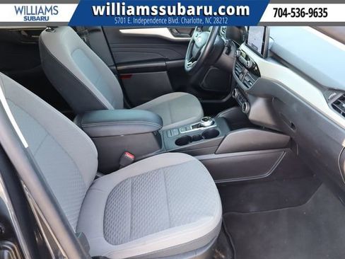 Used 2022 Ford Escape SE w/ SE Sport Appearance Package FWD image 38