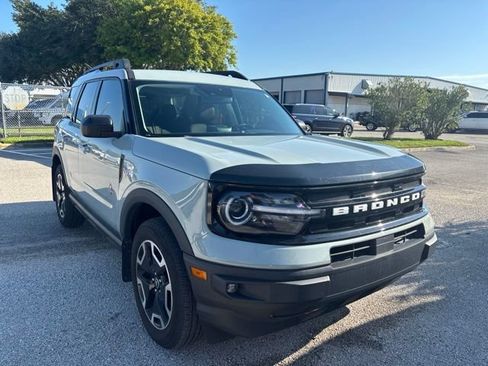 Used 2023 Ford Bronco Sport Outer Banks w/ Tech Package AWD/4WD image 3