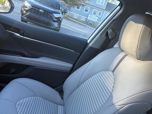 Used 2024 Toyota Camry SE image 19