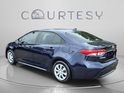 Used 2021 Toyota Corolla LE FWD image 3