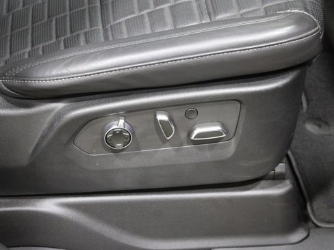 Used 2022 Cadillac Escalade Premium Luxury Platinum image 31