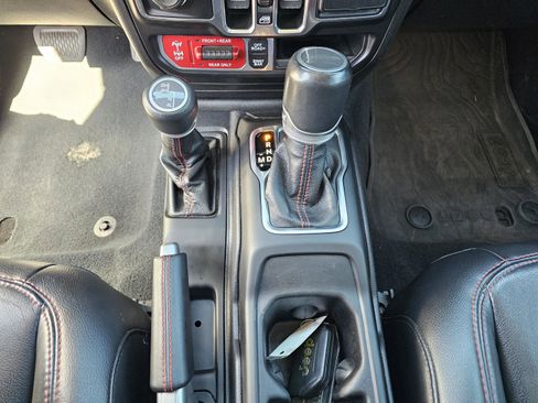 Used 2022 Jeep Gladiator Rubicon w/ LED Lighting Group AWD/4WD image 26