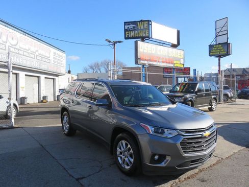 Used 2019 Chevrolet Traverse LT image 3
