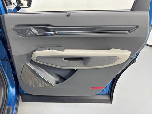 Used 2024 Kia EV9 Land image 47