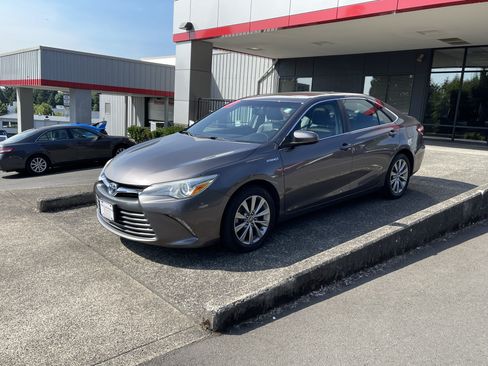 Certified 2016 Toyota Camry XLE w/ Moonroof Package FWD image 5