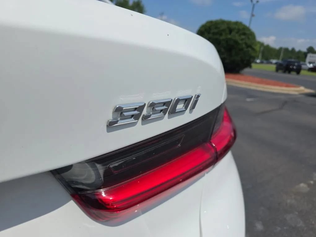 Used 2020 BMW 330i Sedan w/ Convenience Package RWD image 11