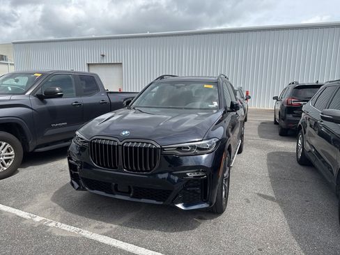 Used 2022 BMW X7 xDrive40i w/ M Sport Package AWD/4WD image 1