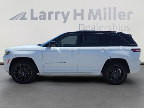 New 2026 Jeep Grand Cherokee Summit AWD/4WD image 2