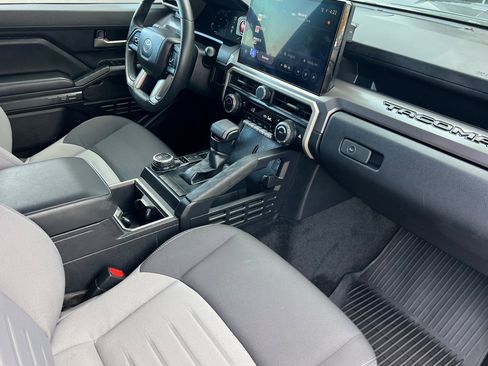 Used 2024 Toyota Tacoma TRD Sport image 12