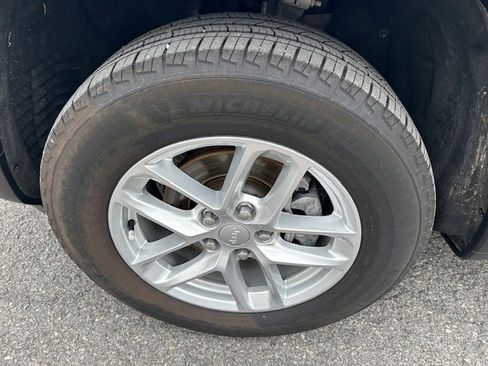 Certified 2024 Jeep Grand Cherokee Laredo X w/ Trailer Tow Package image 34