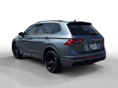 Used 2023 Volkswagen Tiguan SE R-Line FWD image 3