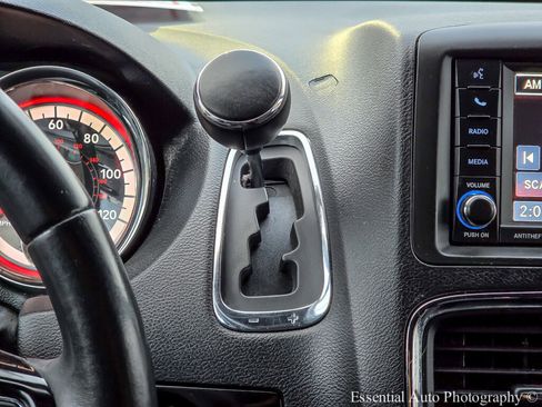 Used 2017 Dodge Grand Caravan SE image 24