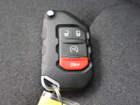 Used 2024 Jeep Wrangler Unlimited AWD/4WD image 31