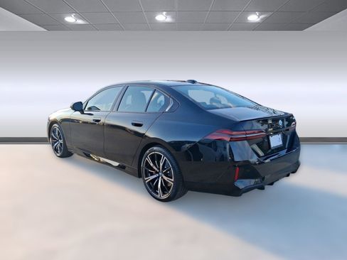 Used 2026 BMW 530i w/ M Sport Package RWD image 18