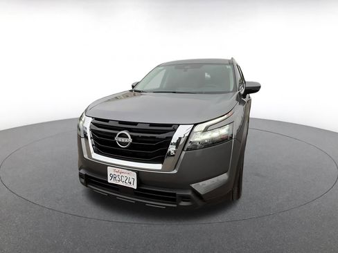 Used 2025 Nissan Pathfinder SV image 7