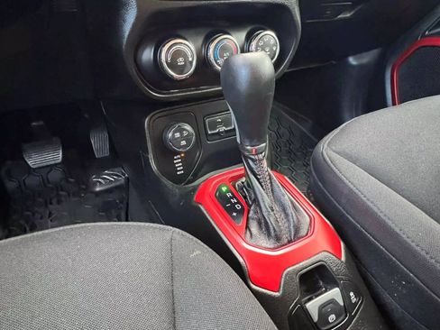 Used 2015 Jeep Renegade Trailhawk w/ Safety & Security Group I image 25