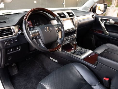 Used 2019 Lexus GX 460 Luxury AWD/4WD image 3