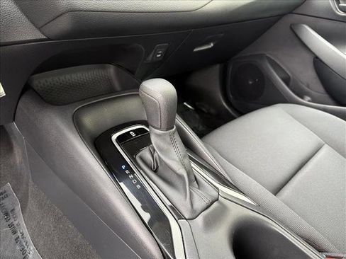 Used 2025 Toyota Corolla LE image 21